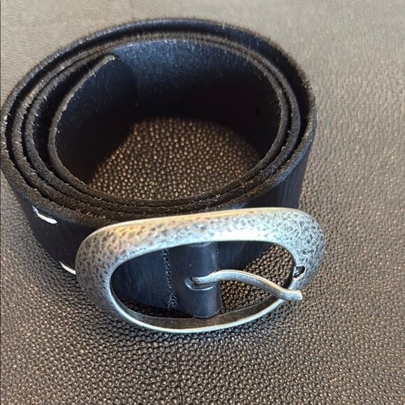 Fossil Black Genuine Leather and Silver Belt Oval Buckle size Medium - Picture 1 of 9